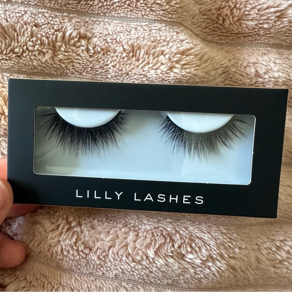 NWT- Lilly Lashes